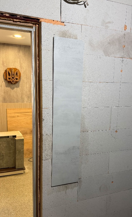 Притискання зразка ламінованого гіпсокартону до клей-піни